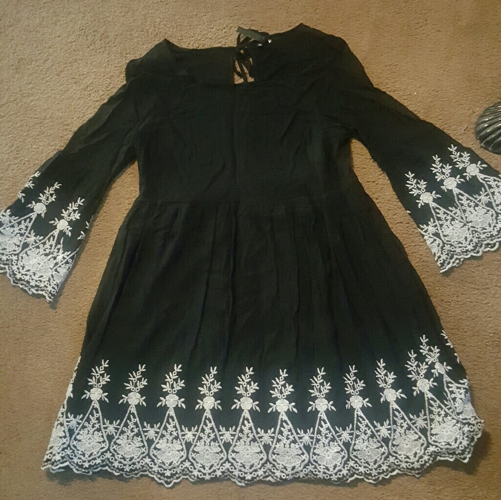 Beautiful dress.  Only worn once.